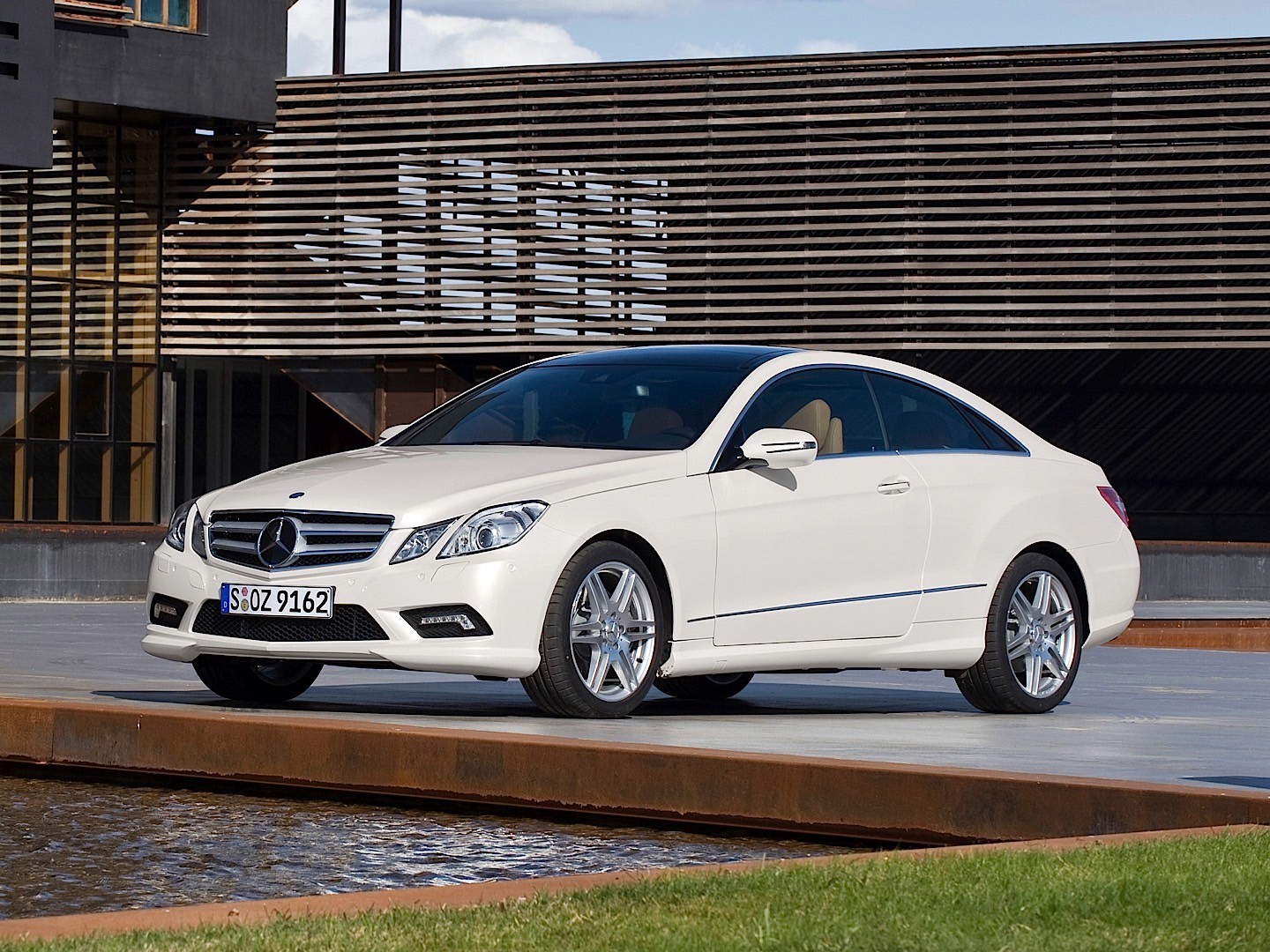 Mercedes Benz E-Klasse Coupe And Predecessors photo 18