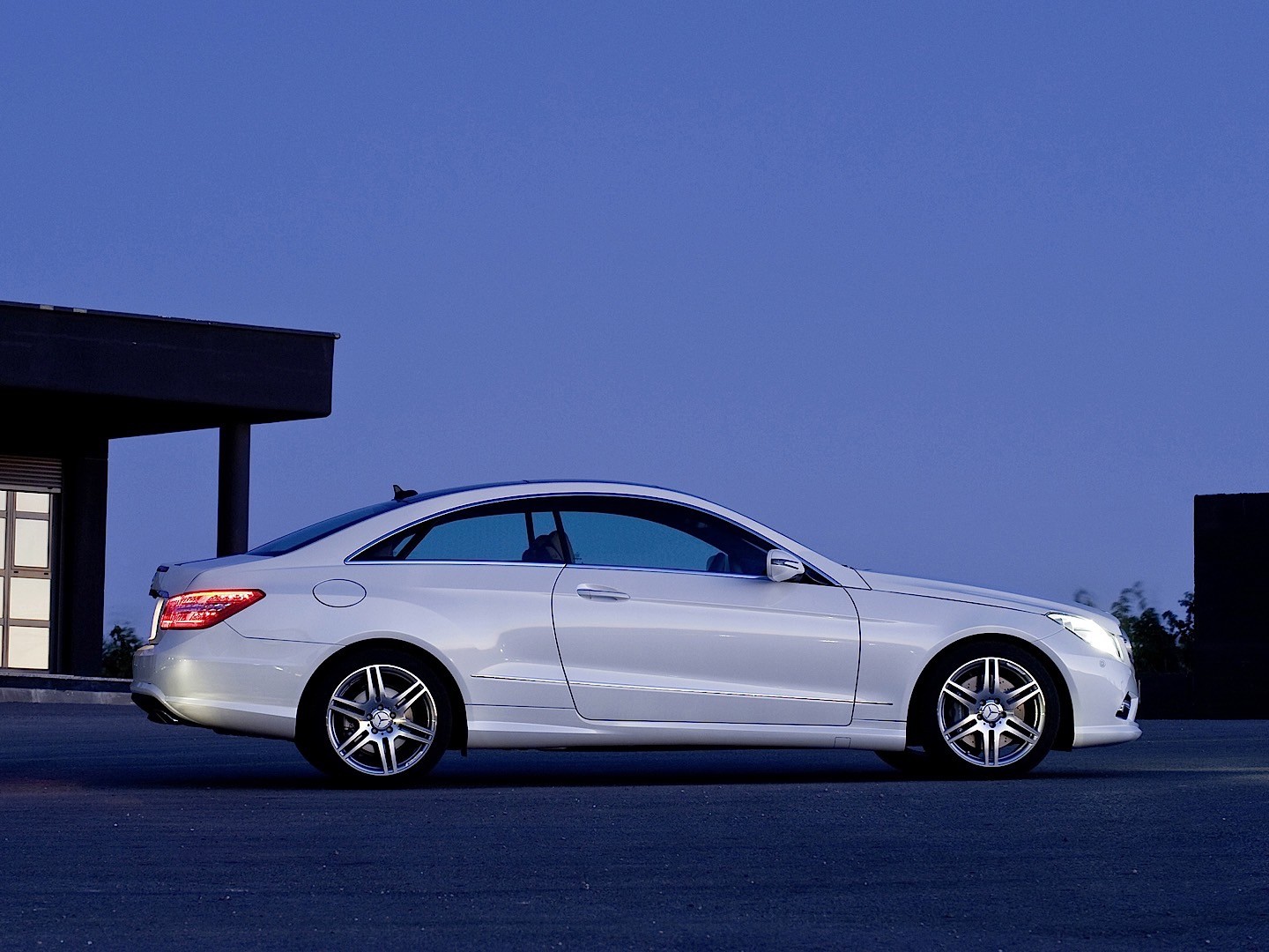 Mercedes Benz E-Klasse Coupe And Predecessors photo 25