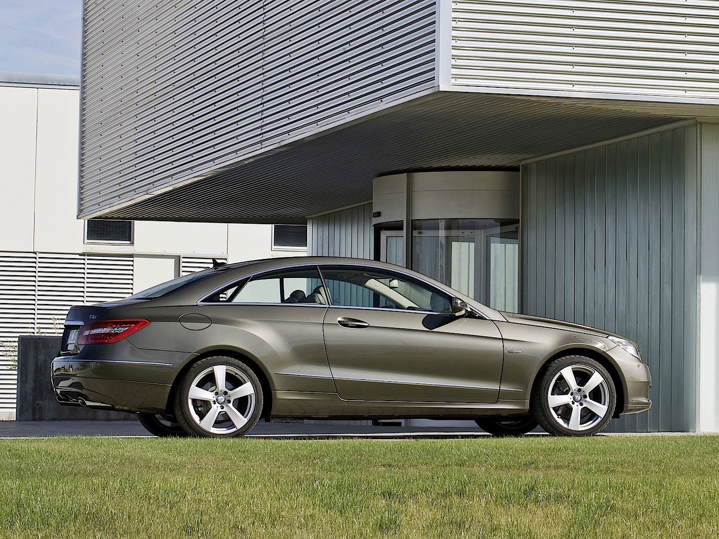 Mercedes Benz E-Klasse Coupe And Predecessors photo 35