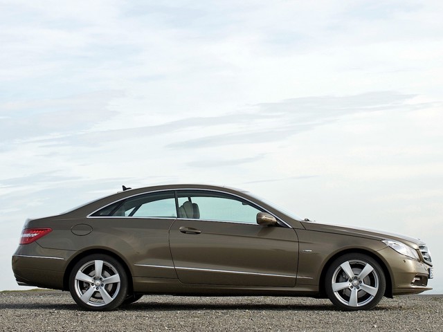 Mercedes Benz E-Klasse Coupe And Predecessors photo 37