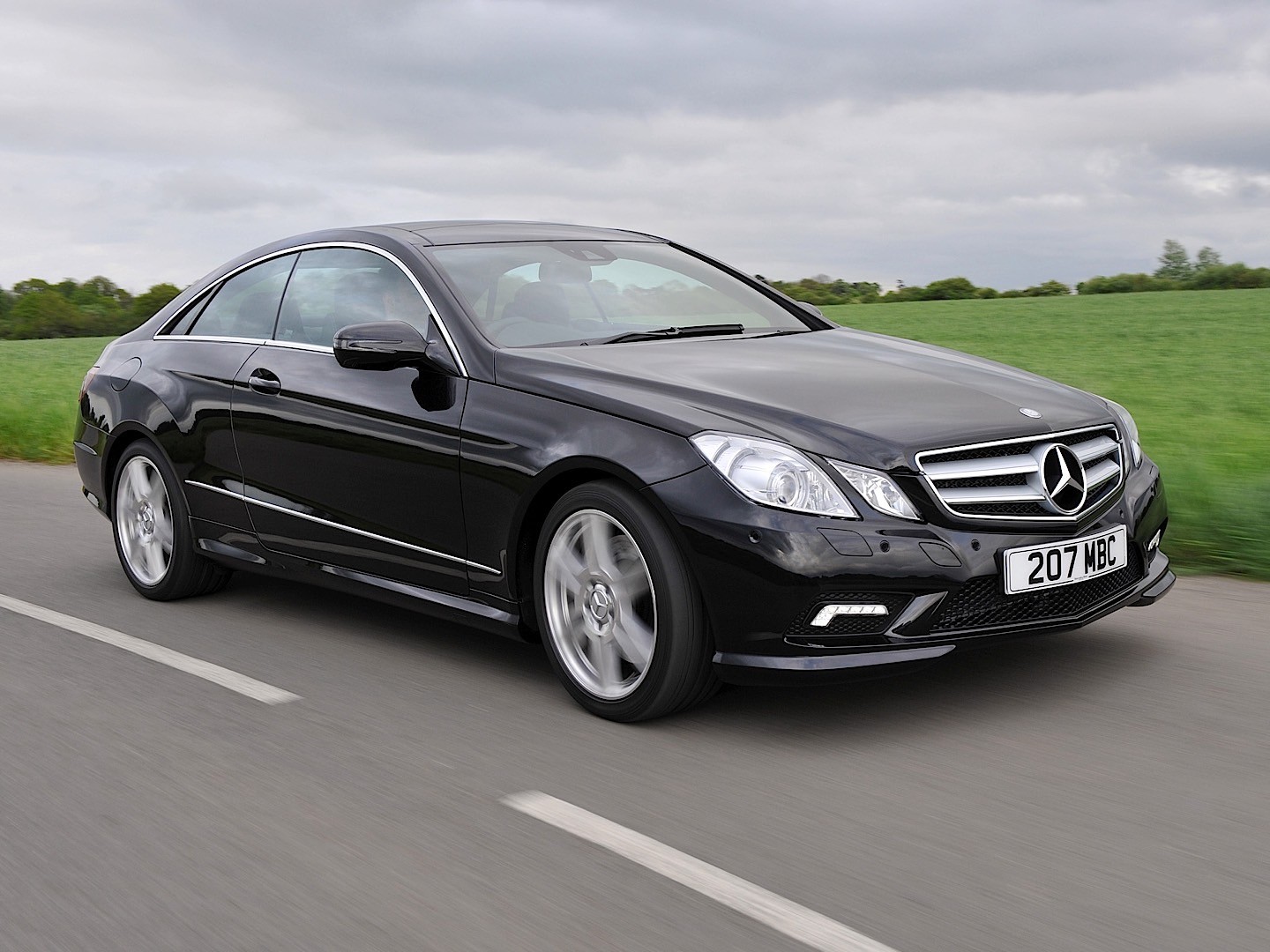 Mercedes Benz E-Klasse Coupe And Predecessors photo 38