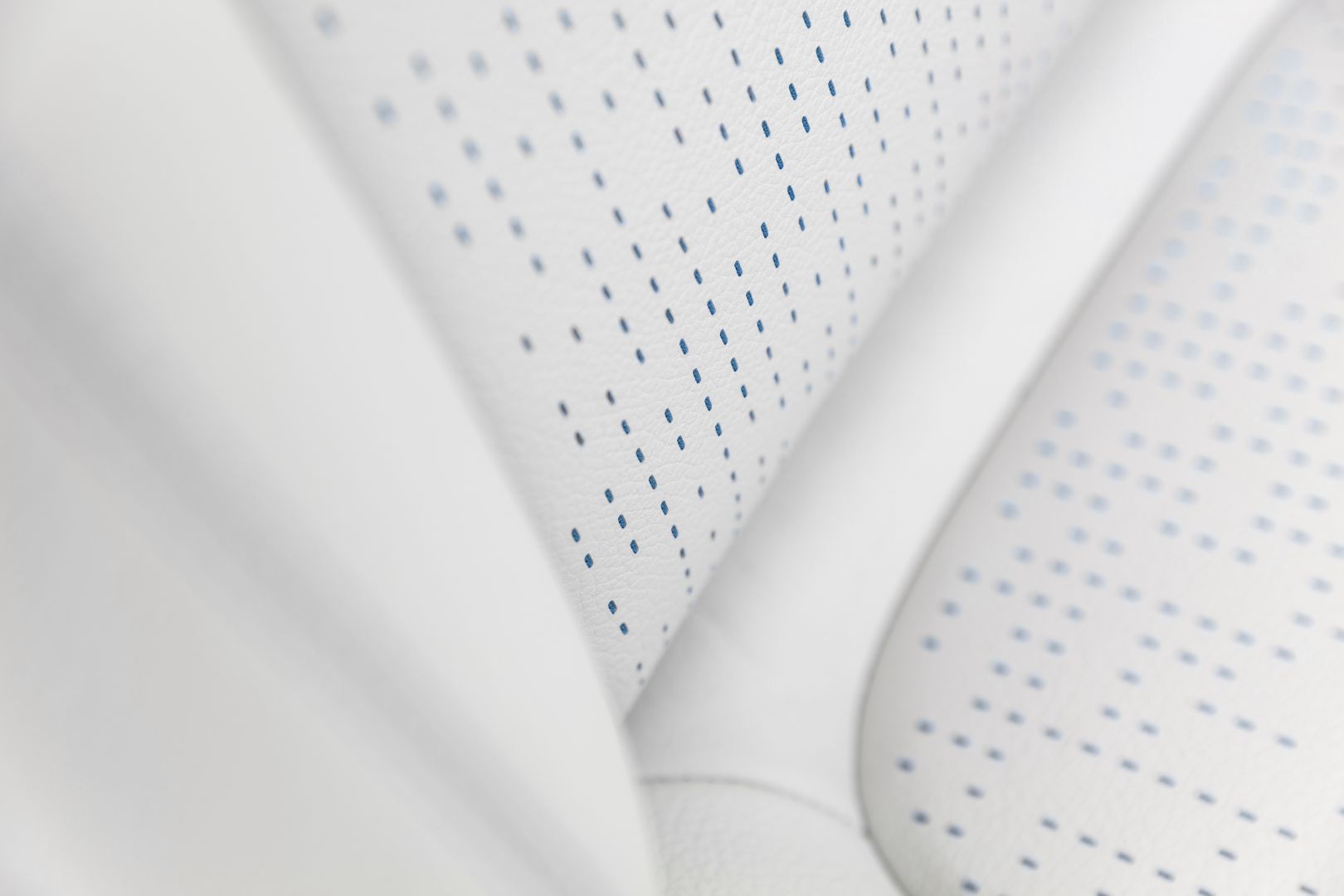 Mercedes Benz Eqa photo 44