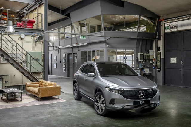 MERCEDES BENZ EQA