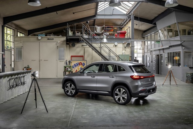 Mercedes Benz Eqa photo 2