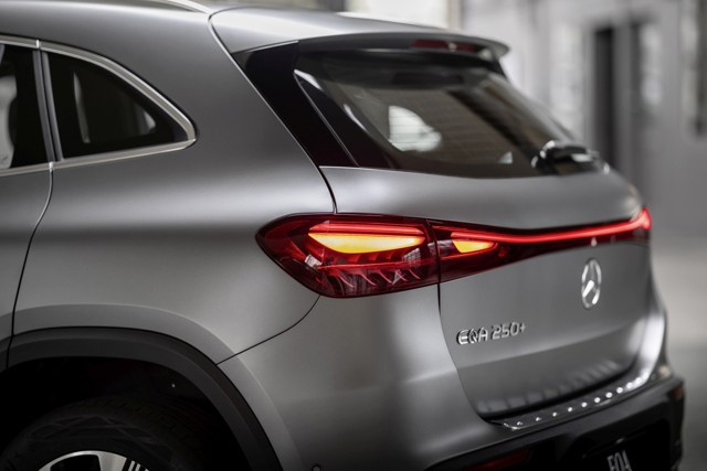 Mercedes Benz Eqa photo 3