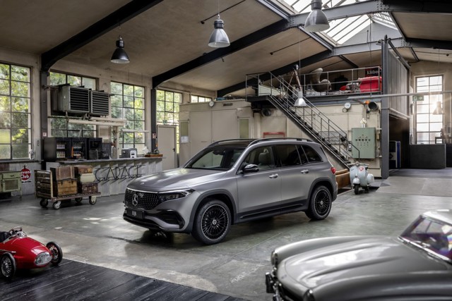 Mercedes Benz Eqa photo 5