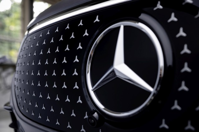 Mercedes Benz Eqa photo 10
