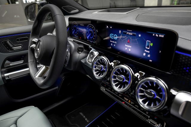 Mercedes Benz Eqa photo 27