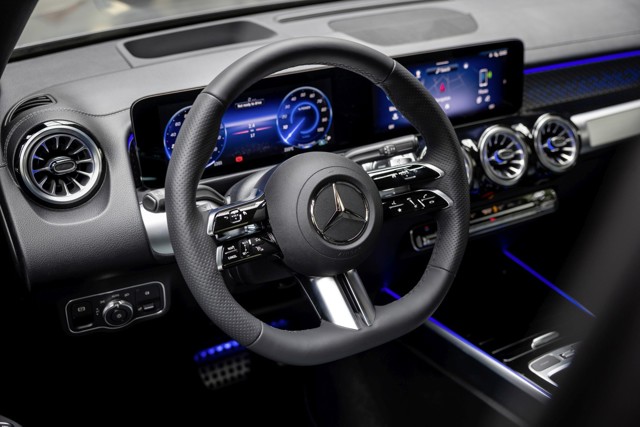 Mercedes Benz Eqa photo 28