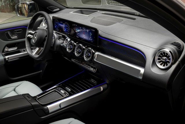 Mercedes Benz Eqa photo 29
