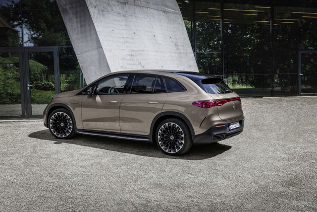 Mercedes Benz Eqe Suv photo 20