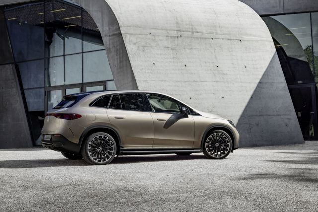 Mercedes Benz Eqe Suv photo 22