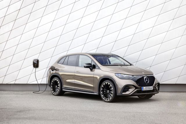 Mercedes Benz Eqe Suv photo 26