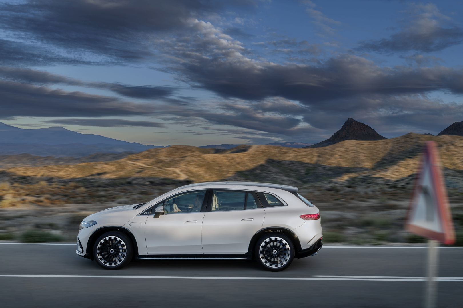 Mercedes Benz Eqs Suv photo 57