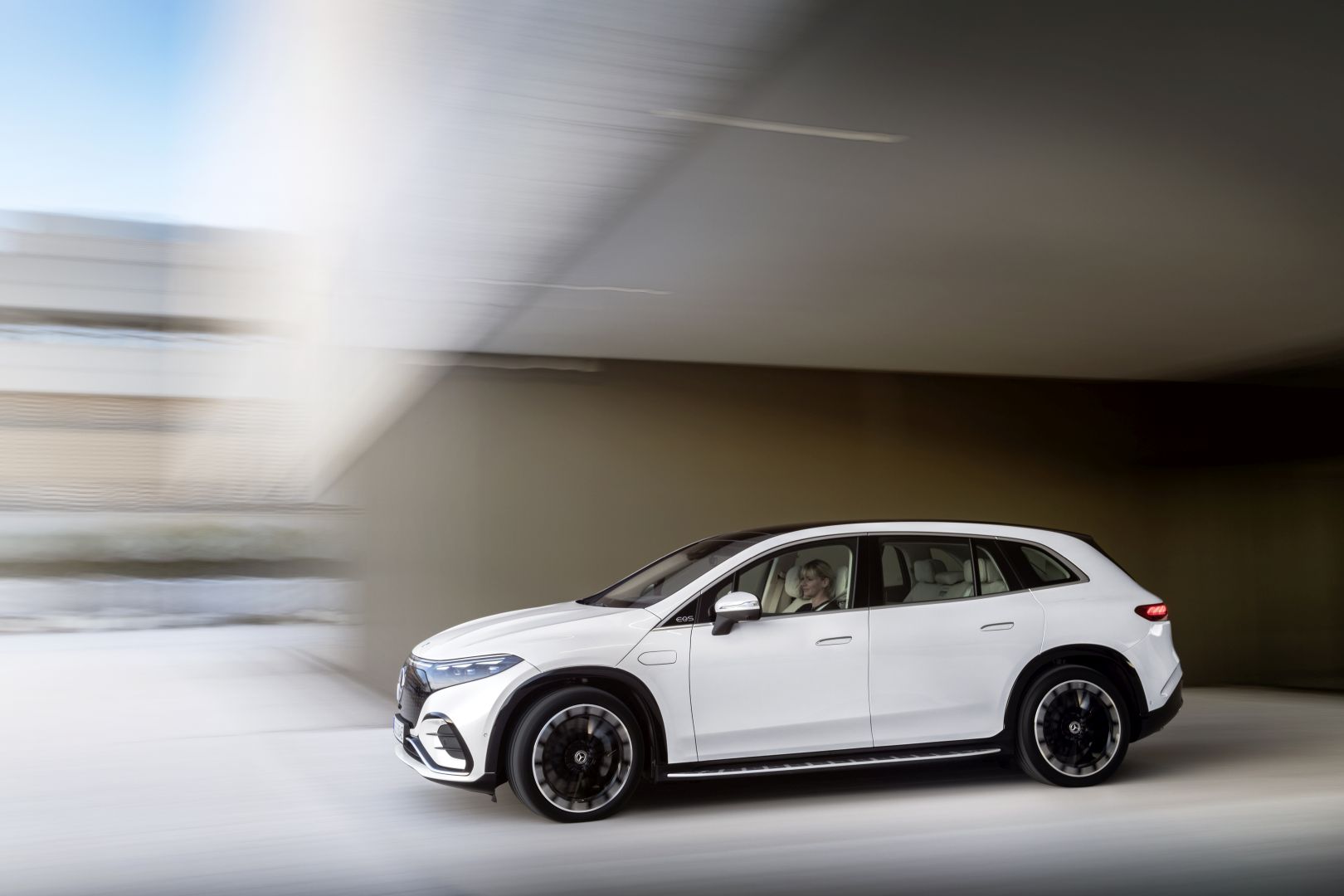 Mercedes Benz Eqs Suv photo 71