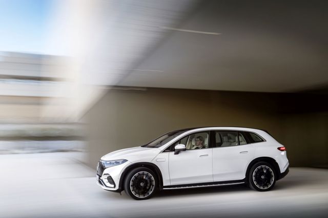 Mercedes Benz Eqs Suv photo 71