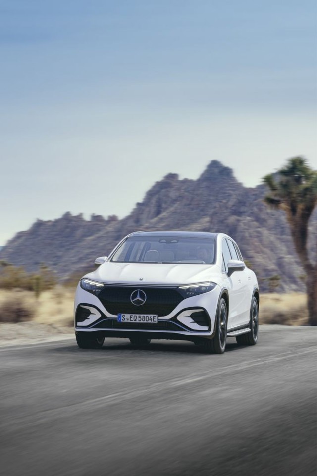 Mercedes Benz Eqs Suv photo 94