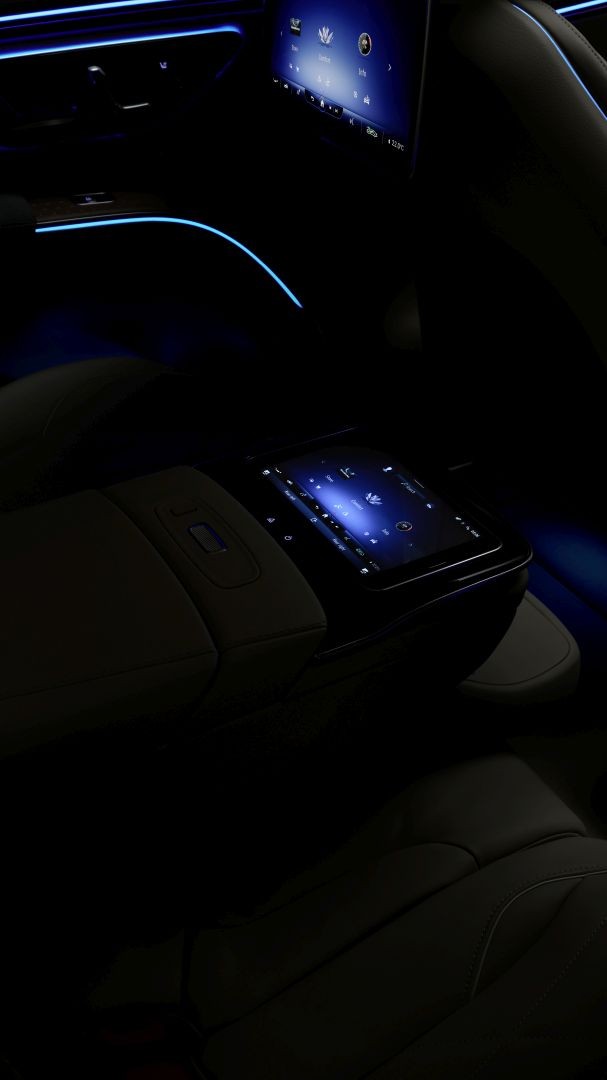 Mercedes Benz Eqs Suv photo 153