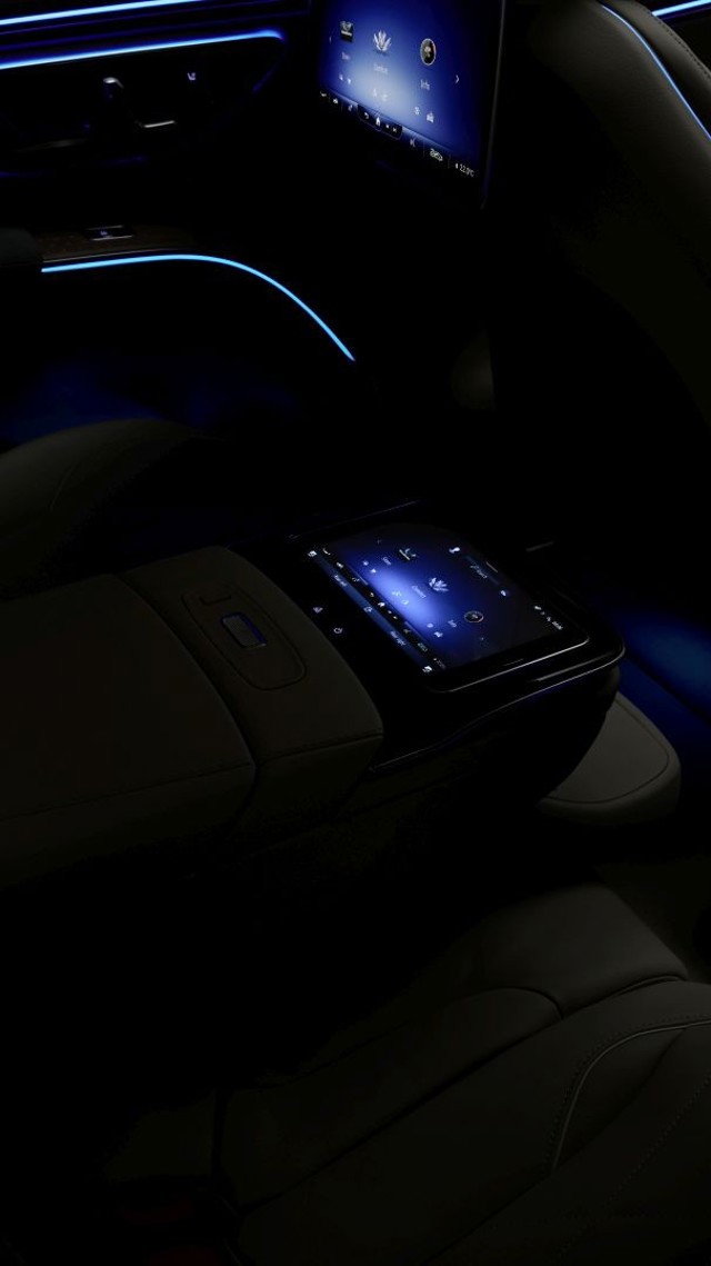 Mercedes Benz Eqs Suv photo 153