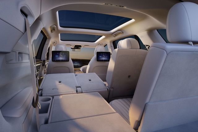Mercedes Benz Eqs Suv photo 163