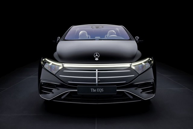 MERCEDES BENZ EQS