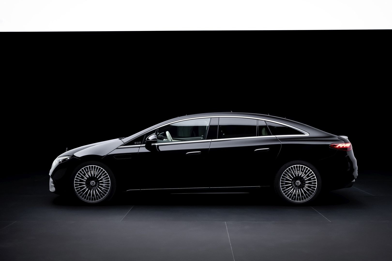 Mercedes Benz Eqs photo 5