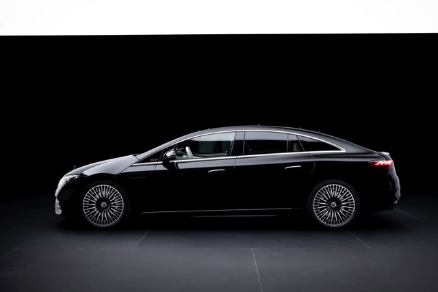 Mercedes Benz Eqs photo 5