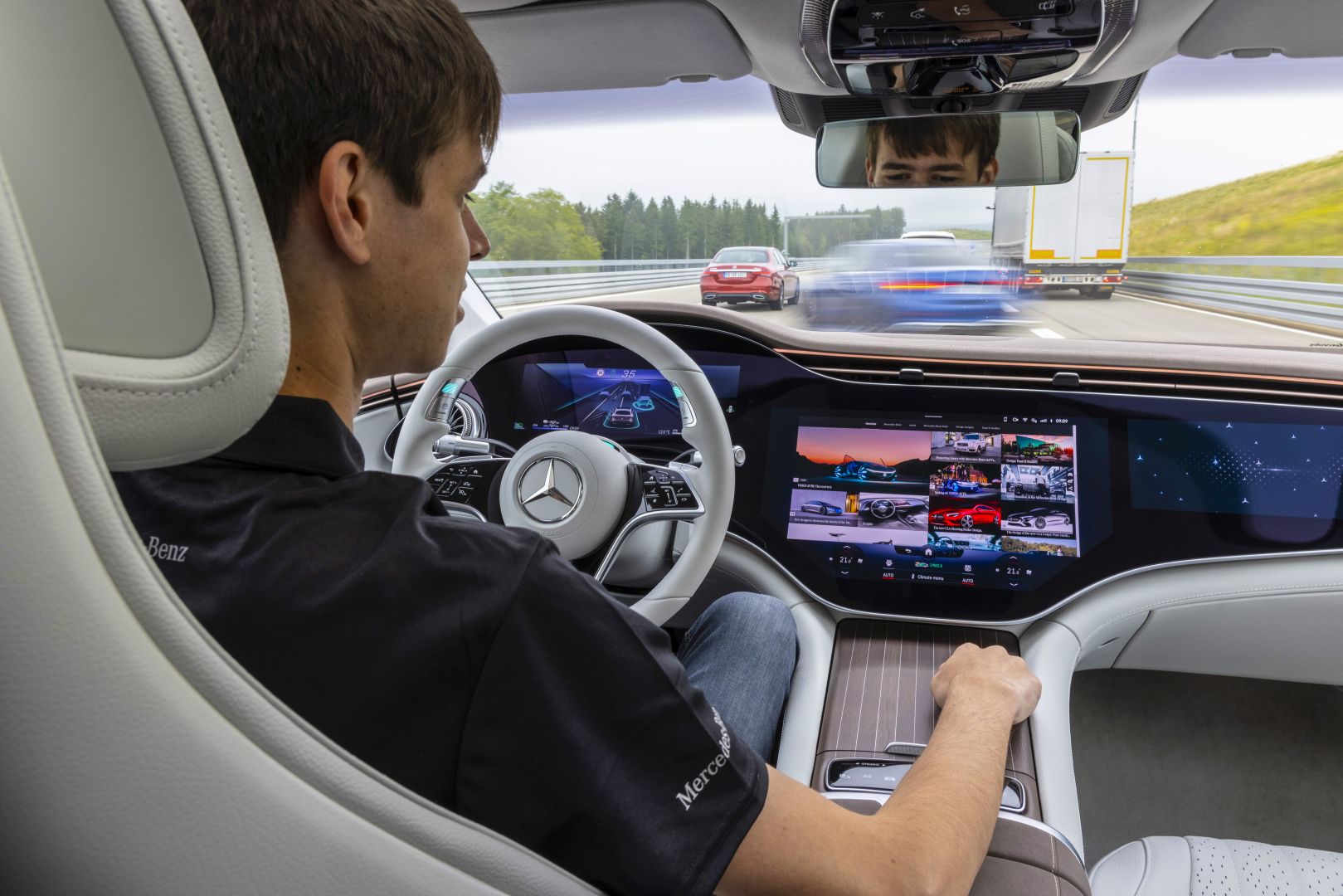 Mercedes Benz Eqs photo 52