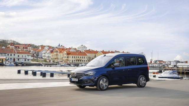 Mercedes Benz Eqt photo 12