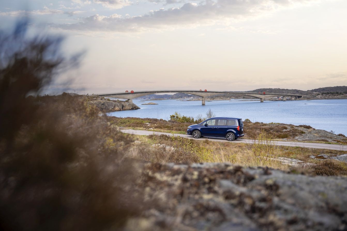 Mercedes Benz Eqt photo 16