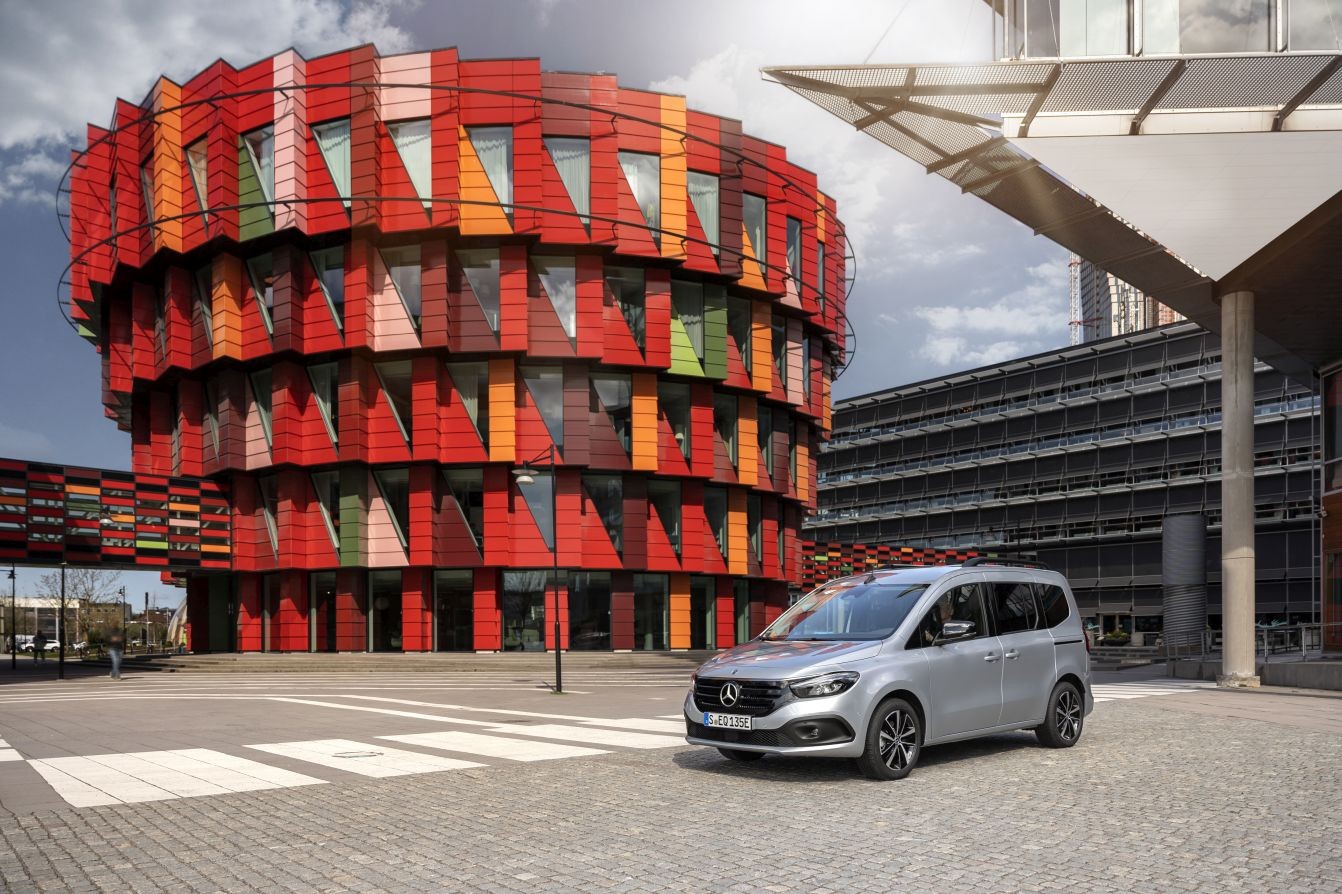 Mercedes Benz Eqt photo 22