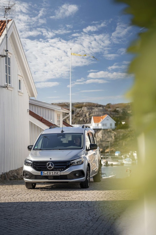 Mercedes Benz Eqt photo 30