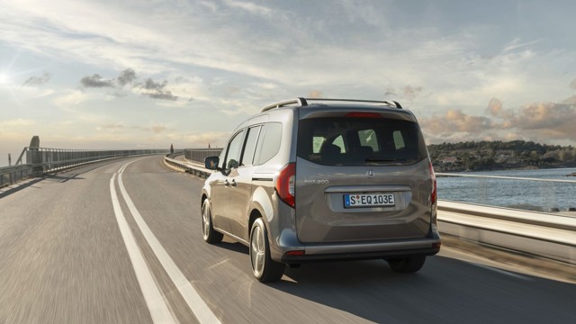 Mercedes Benz Eqt photo 49