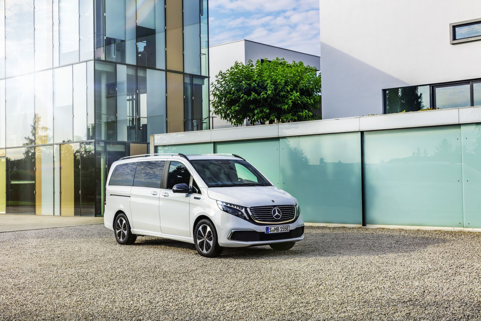 Mercedes Benz Eqv photo 8