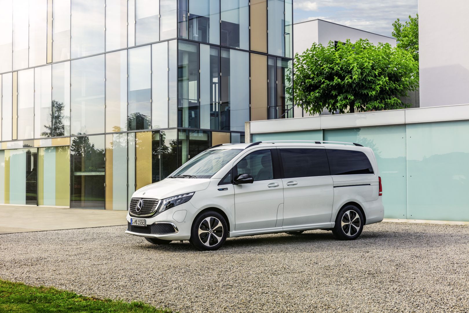 Mercedes Benz Eqv photo 9