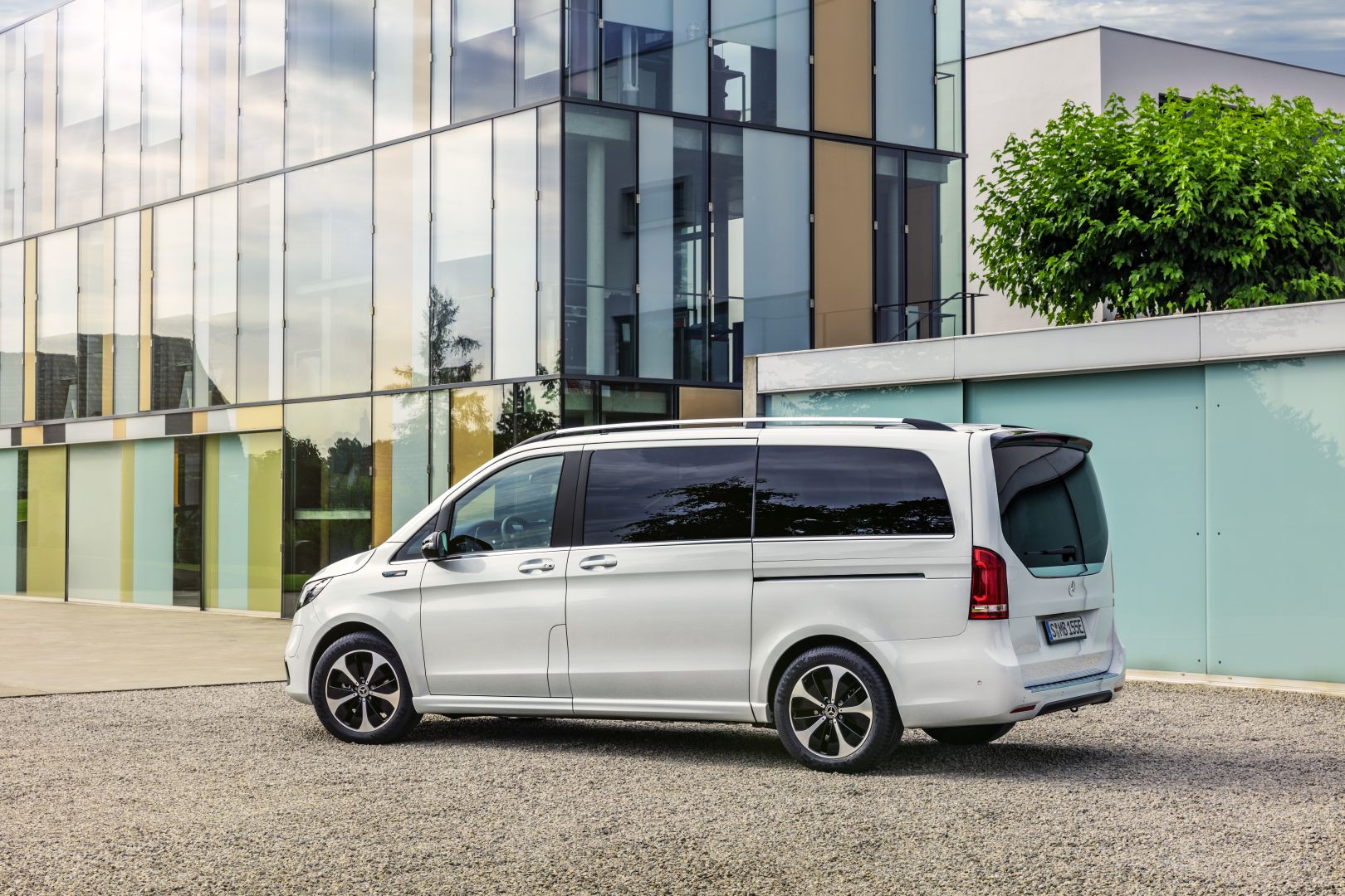 Mercedes Benz Eqv photo 10