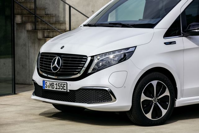Mercedes Benz Eqv photo 12