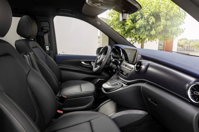 Mercedes Benz Eqv photo 50