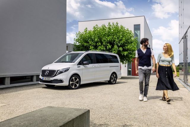 Mercedes Benz Eqv photo 13