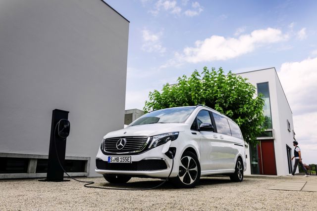 Mercedes Benz Eqv photo 15