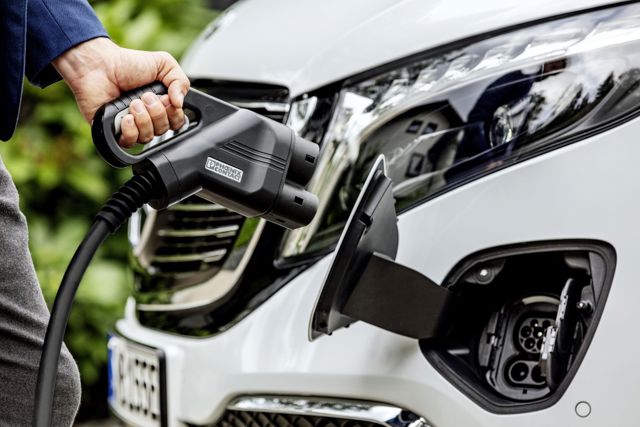 Mercedes Benz Eqv photo 18