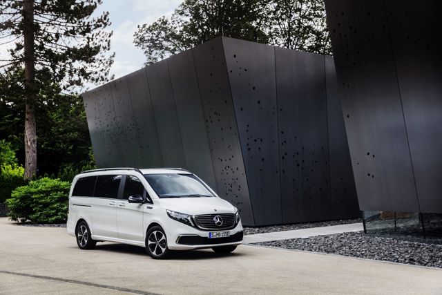 Mercedes Benz Eqv photo 19