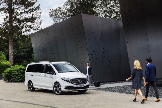 Mercedes Benz Eqv photo 20