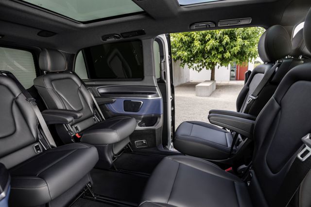 Mercedes Benz Eqv photo 51