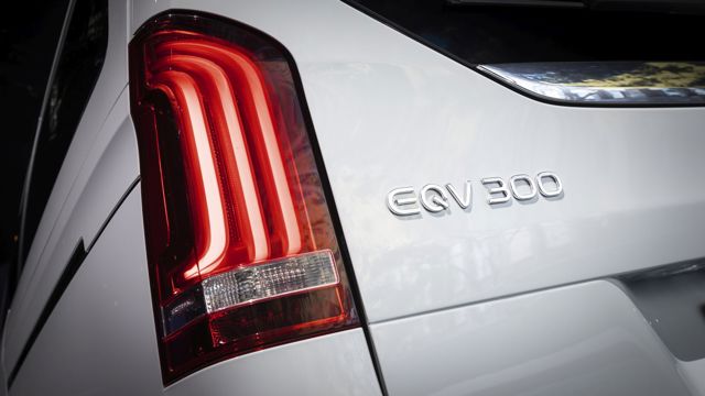 Mercedes Benz Eqv photo 27