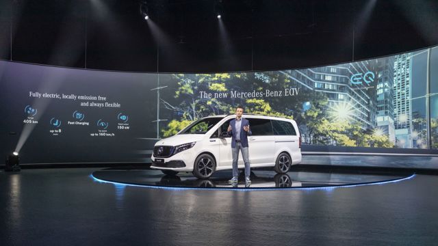 Mercedes Benz Eqv photo 28