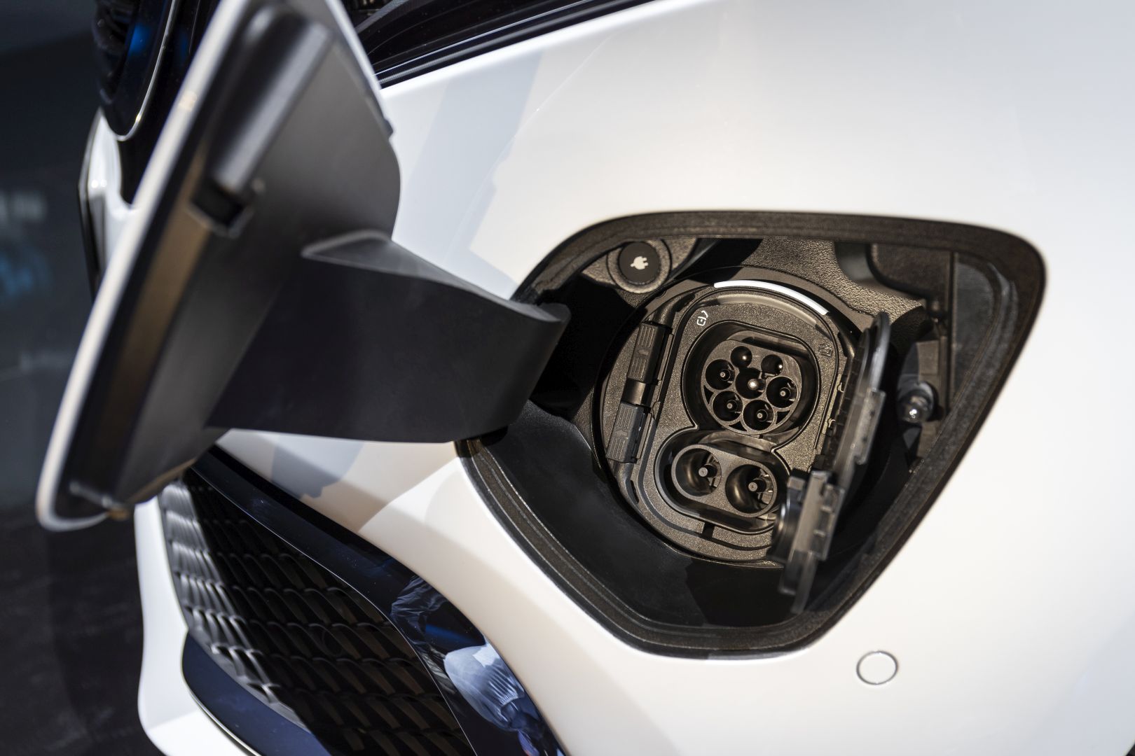 Mercedes Benz Eqv photo 29