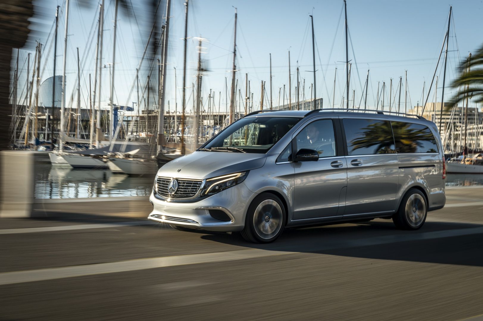 Mercedes Benz Eqv photo 30
