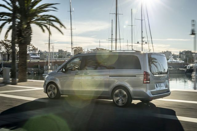Mercedes Benz Eqv photo 31