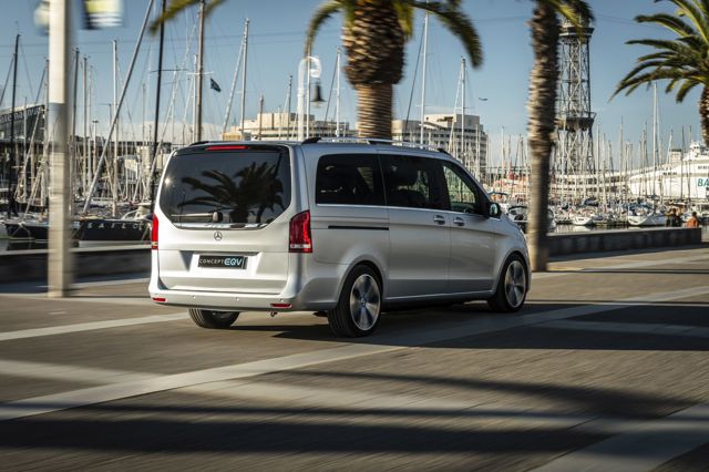 Mercedes Benz Eqv photo 32